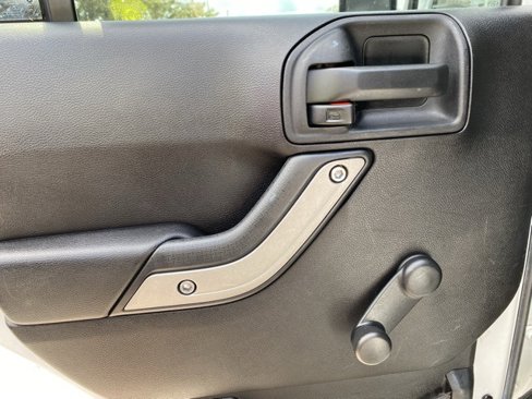 Used 2015 Jeep Wrangler Unlimited Sport image 26