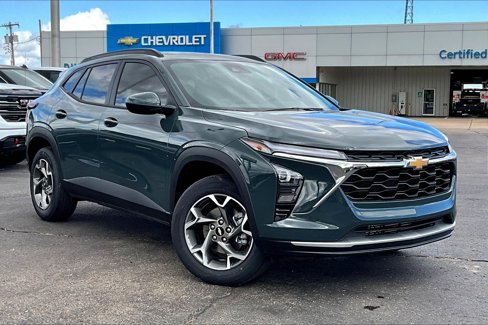 New 2025 Chevrolet Trax LT w/ Sunroof Package image 2