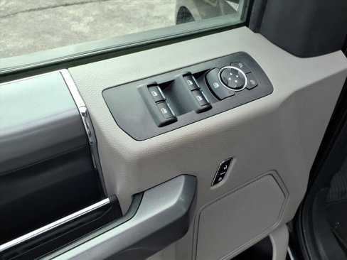 Used 2018 Ford F150 XLT w/ Equipment Group 302A Luxury image 13