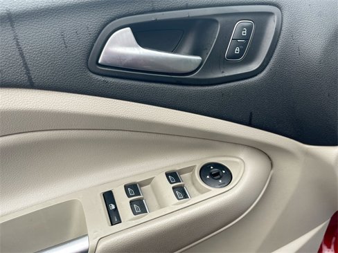 Used 2019 Ford Escape SE image 22