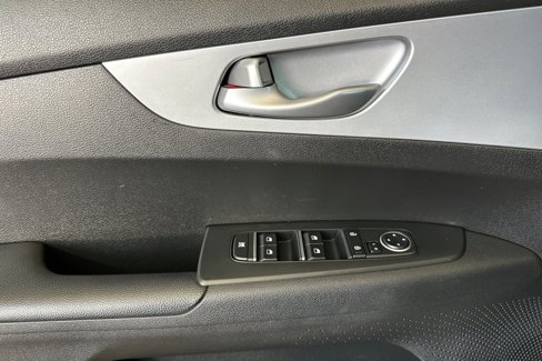 Used 2023 Kia Forte LXS image 11