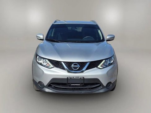 Used 2017 Nissan Rogue Sport SV image 2