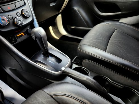 Used 2022 Chevrolet Trax LT w/ LT Convenience Package image 23