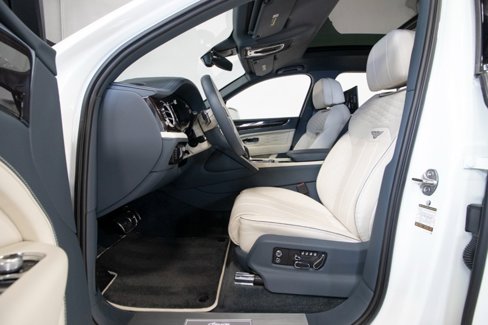 Used 2023 Bentley Bentayga Extended Wheelbase image 22