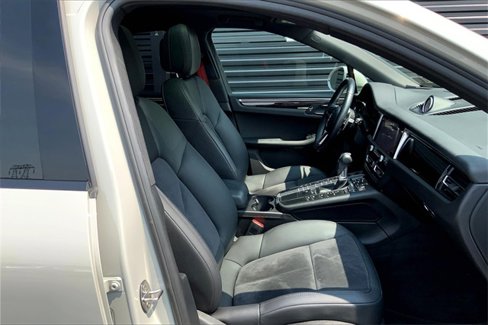 Certified 2020 Porsche Macan image 25