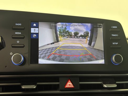 Used 2025 Hyundai Elantra SE image 14