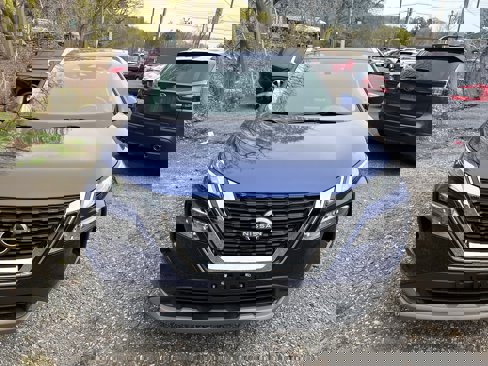 Used 2023 Nissan Rogue SV w/ SV Premium B Package image 2