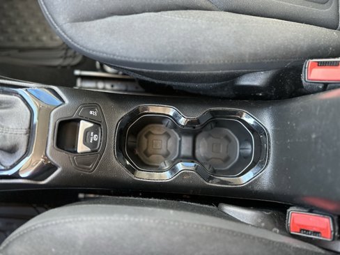 Used 2017 Jeep Renegade Altitude image 22