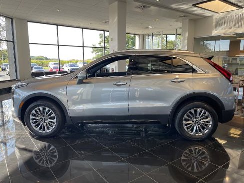 Used 2025 Cadillac XT4 Premium Luxury image 3