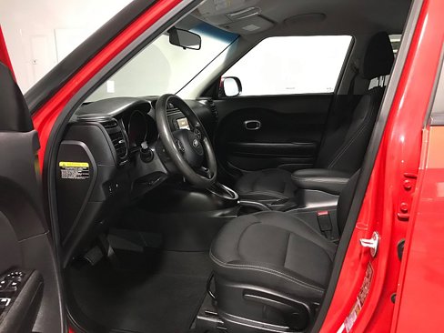 Used 2017 Kia Soul + image 10