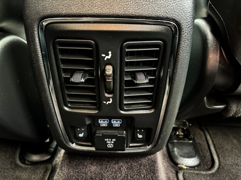 Used 2017 Jeep Grand Cherokee Limited image 28