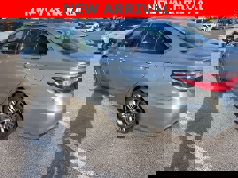 Used 2017 Toyota Camry SE image 8