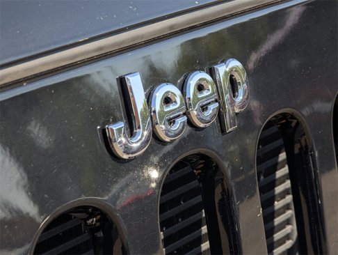 Used 2015 Jeep Wrangler Unlimited Rubicon w/ Connectivity Group image 27