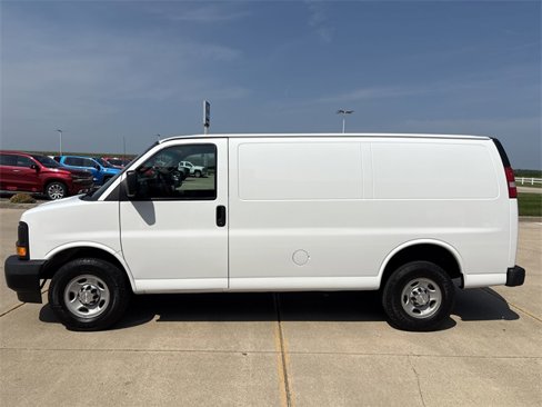 Used 2017 Chevrolet Express 2500 image 5