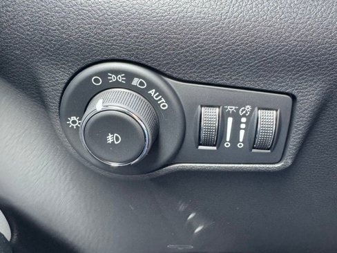 New 2025 Jeep Compass Limited image 24