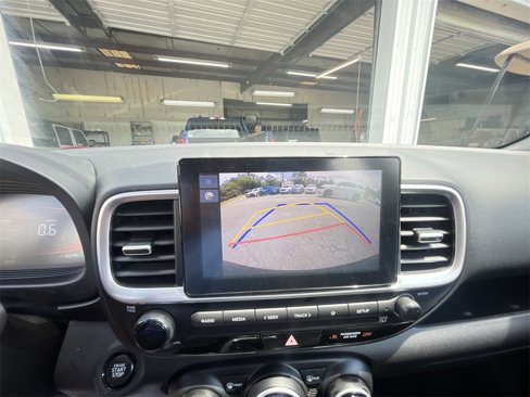 Used 2024 Hyundai Venue SEL image 17