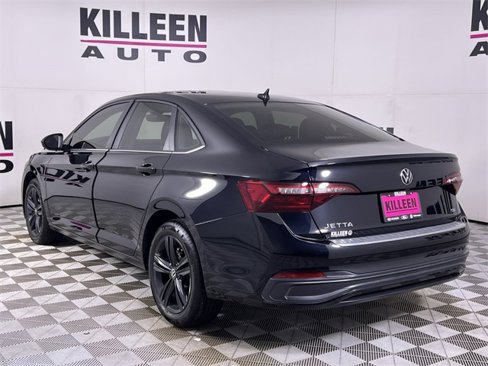 Used 2024 Volkswagen Jetta SE w/ Panoramic Sunroof Package image 5