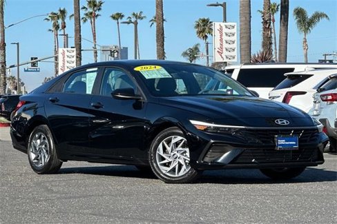 Used 2024 Hyundai Elantra SEL image 2