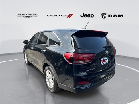 Used 2019 Kia Sorento LX image 4
