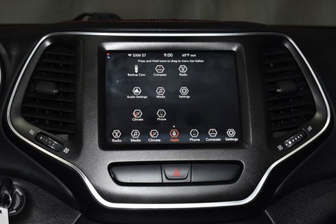 Used 2019 Jeep Cherokee Trailhawk image 16