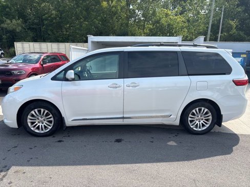 Used 2016 Toyota Sienna L image 3