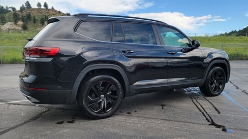 Used 2023 Volkswagen Atlas SE w/ Black Wheel Package image 5