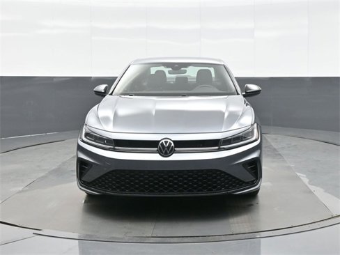 Certified 2025 Volkswagen Jetta Sport image 2