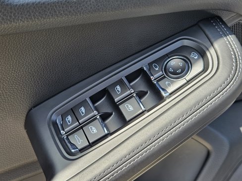 Certified 2024 Porsche Macan image 32