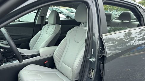 Used 2024 Hyundai Elantra Limited image 10