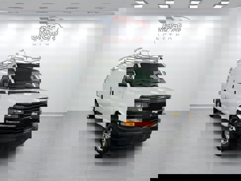 Used 2018 Chevrolet Express 2500 Extended image 3