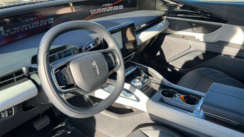 New 2025 Lincoln Nautilus Premier image 18