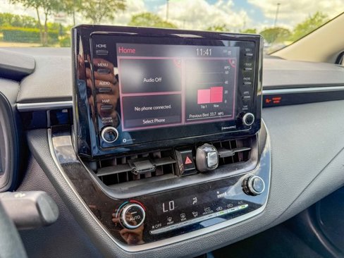 Used 2022 Toyota Corolla LE image 11