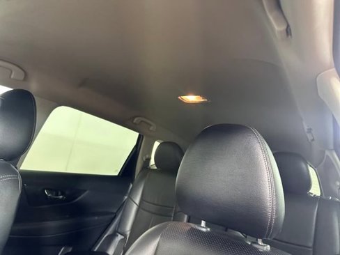 Used 2018 Nissan Rogue SV image 12