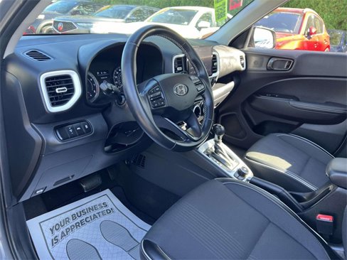 Used 2022 Hyundai Venue Limited image 12
