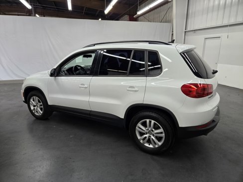 Used 2015 Volkswagen Tiguan S image 3