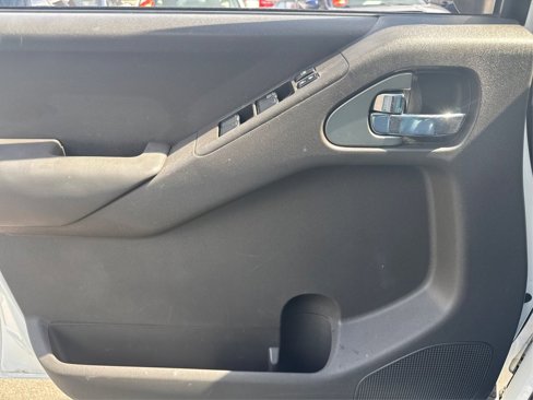 Used 2014 Nissan Frontier PRO-4X image 16