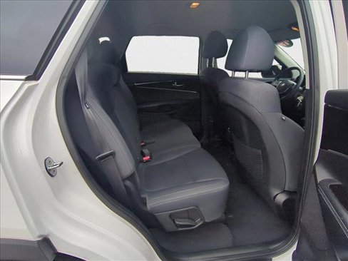 Used 2019 Kia Sorento LX image 18