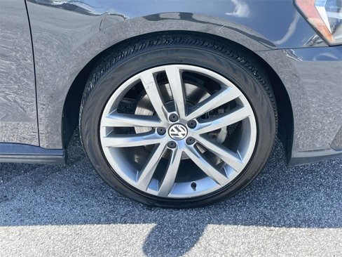 Used 2018 Volkswagen Passat 2.0T R-Line image 10