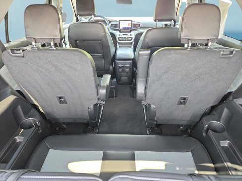 Used 2022 Ford Explorer XLT w/ Equipment Group 202A image 11