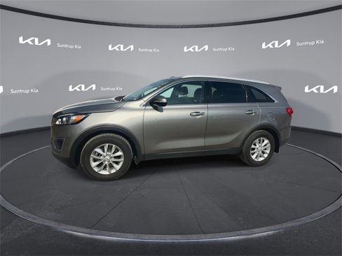 Used 2017 Kia Sorento LX w/ LX Convenience Package image 9