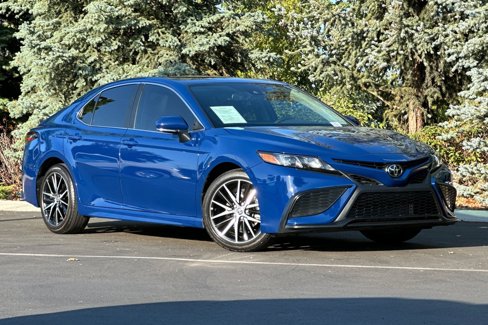 Used 2024 Toyota Camry SE image 2