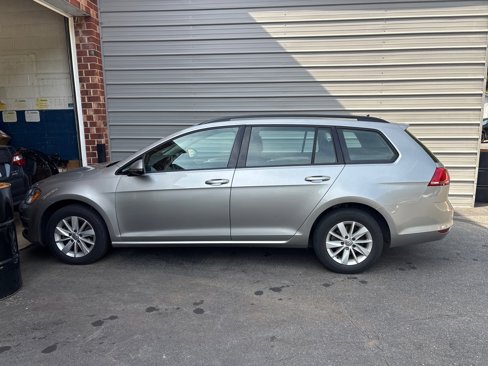 Used 2015 Volkswagen Golf S image 1