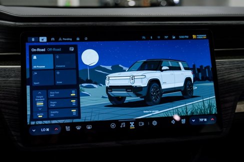 Used 2023 Rivian R1S Adventure image 38