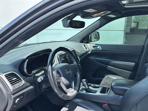 Used 2020 Jeep Grand Cherokee Altitude image 2