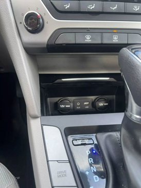 Used 2017 Hyundai Elantra SE image 26