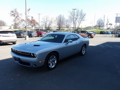 Used 2023 Dodge Challenger SXT image 4