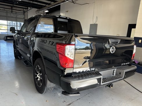 Used 2022 Nissan Titan SV w/ SV Convenience Package image 21