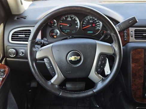 Used 2013 Chevrolet Suburban LS image 29