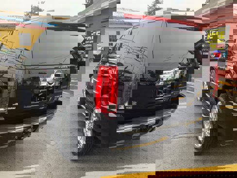 Used 2011 Cadillac Escalade Luxury image 5