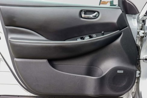 Used 2016 Nissan Leaf SL w/ Premium Package image 13